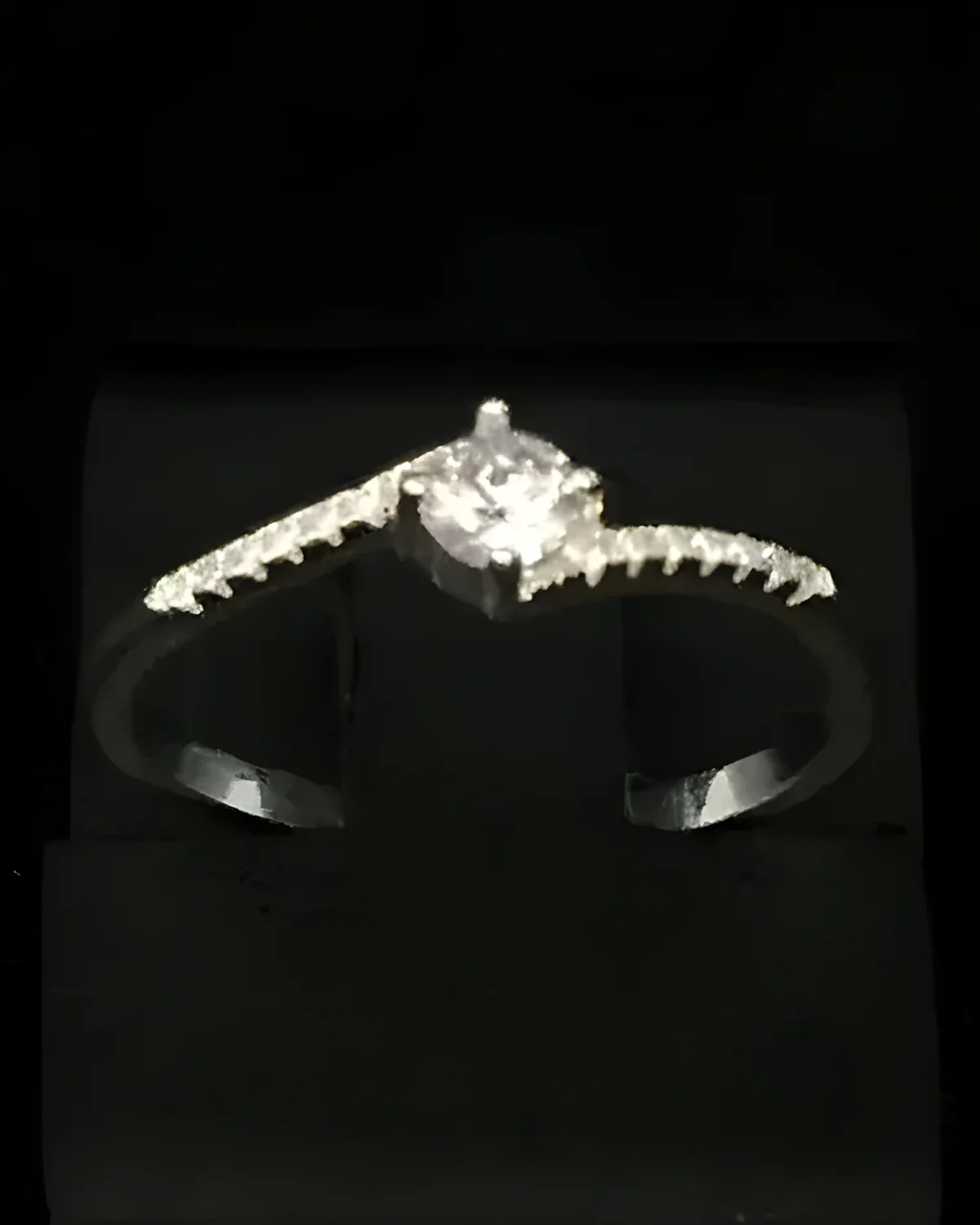 Anel solitário 4 garras fino prata