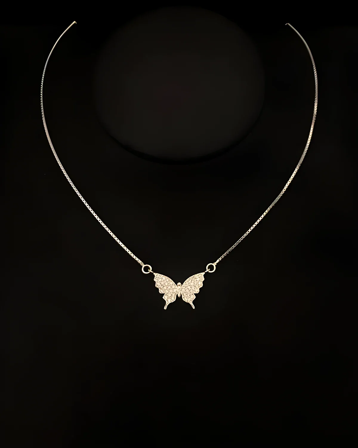Gargantilha borboleta cravejado com 24 zircônia prata