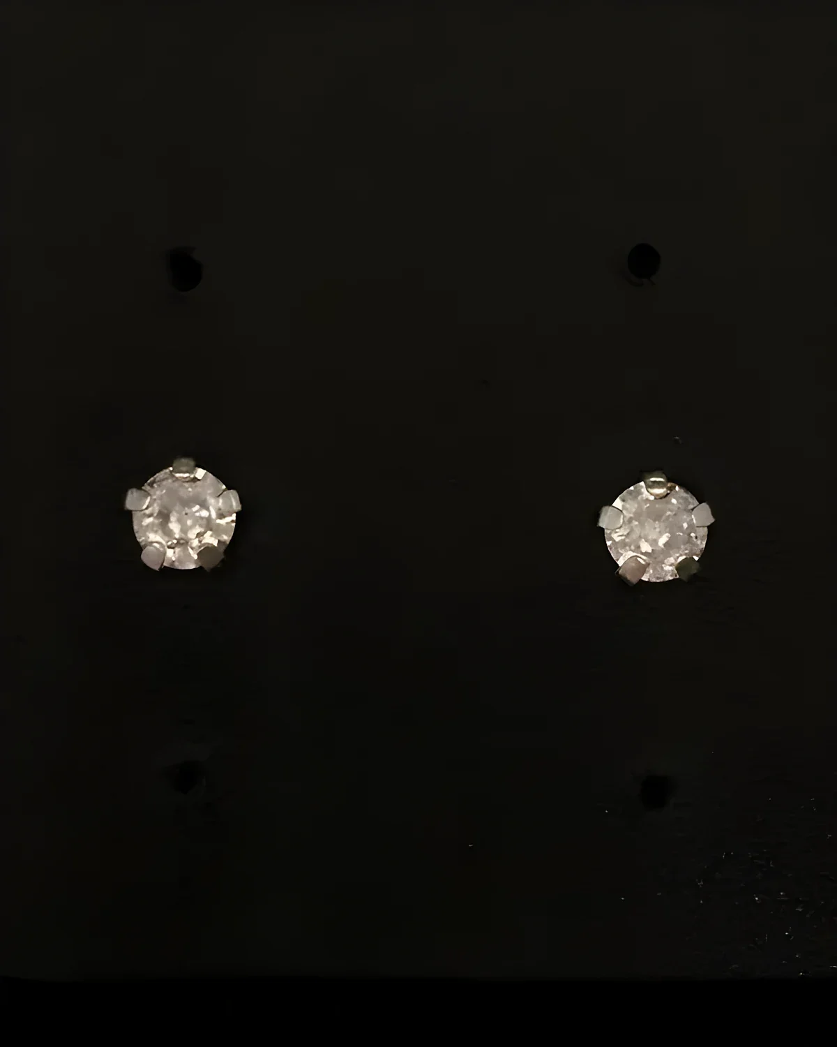 Brinco 4 mm zircônia redondo prata