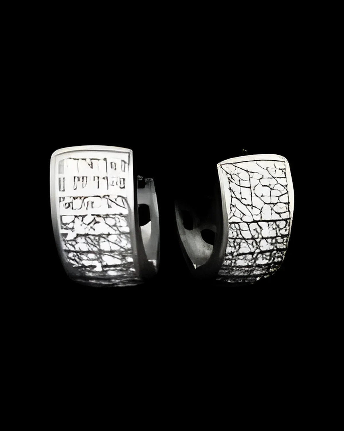 Brinco argolinha click larga com zircônia prata