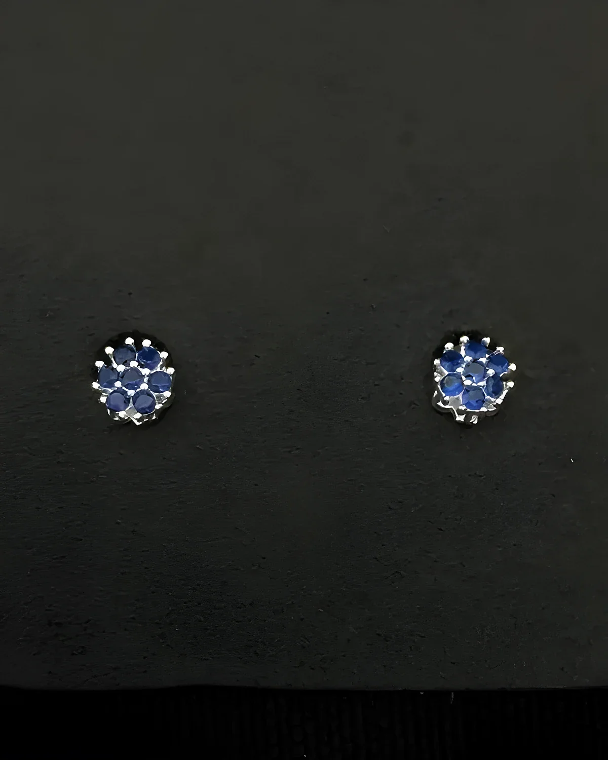 Brinco flor zircônia blue prata