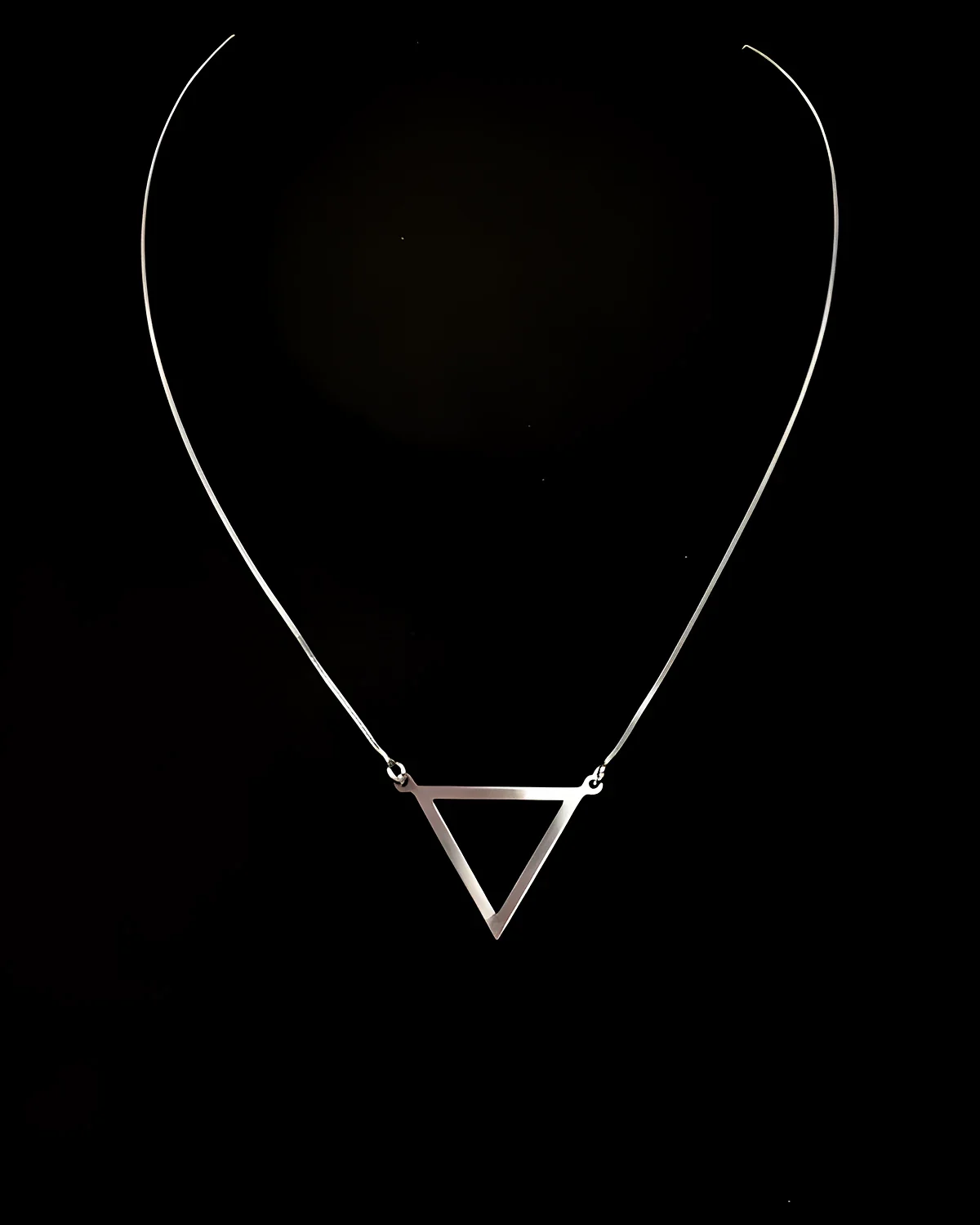 Gargantilha triangulo vazado prata