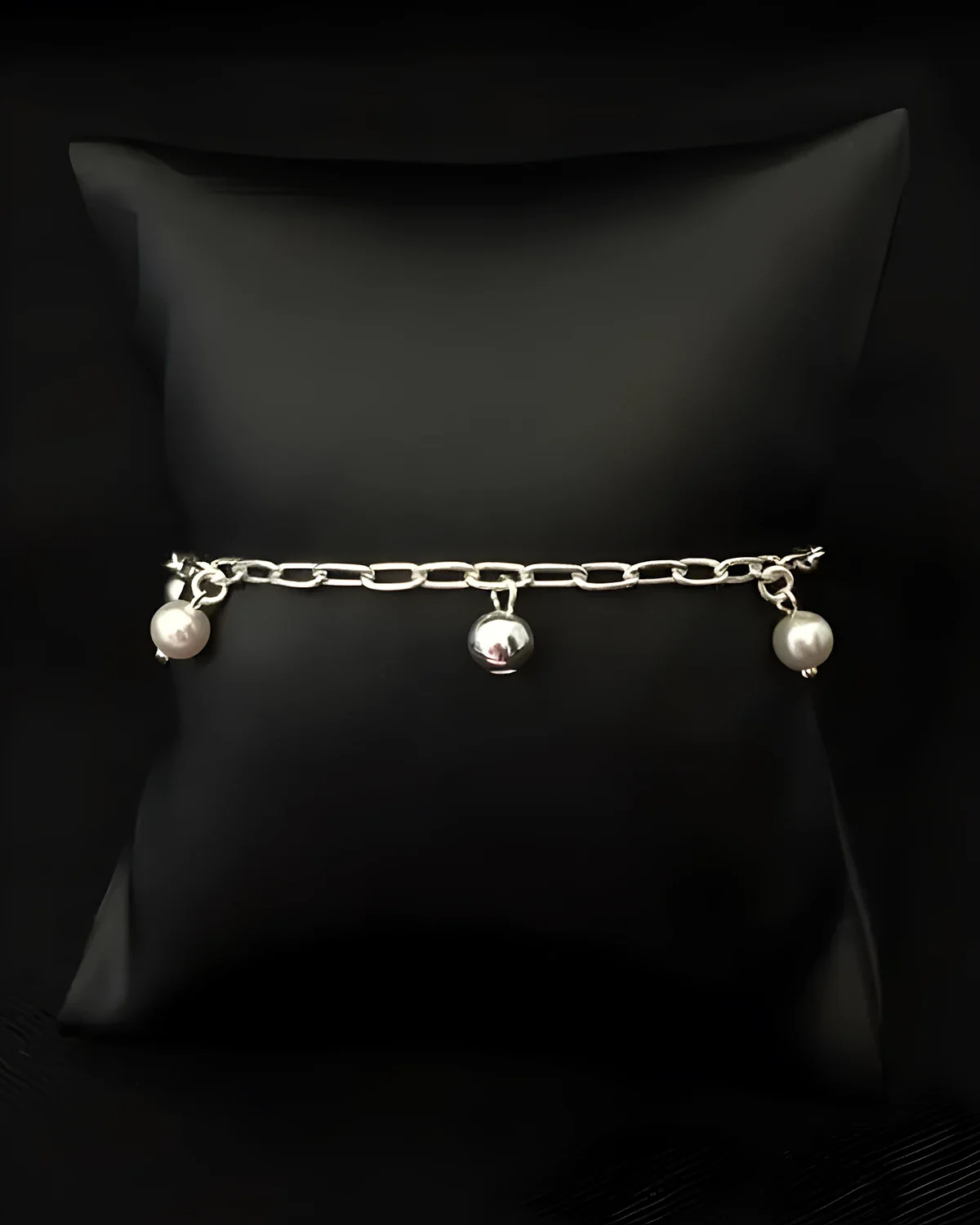Pulseira elos com bolas e perolas pendurados