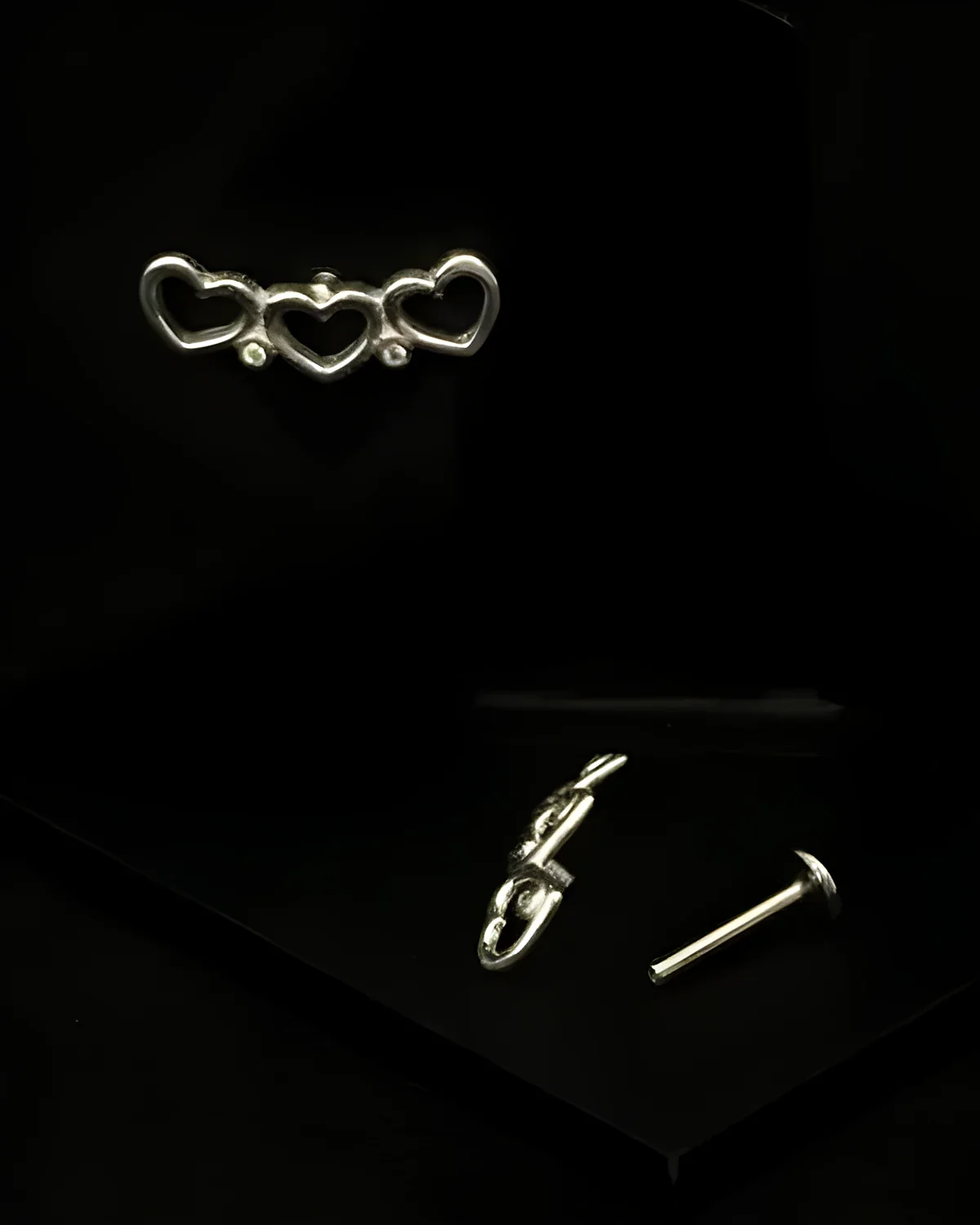 Piercing três corações vazados