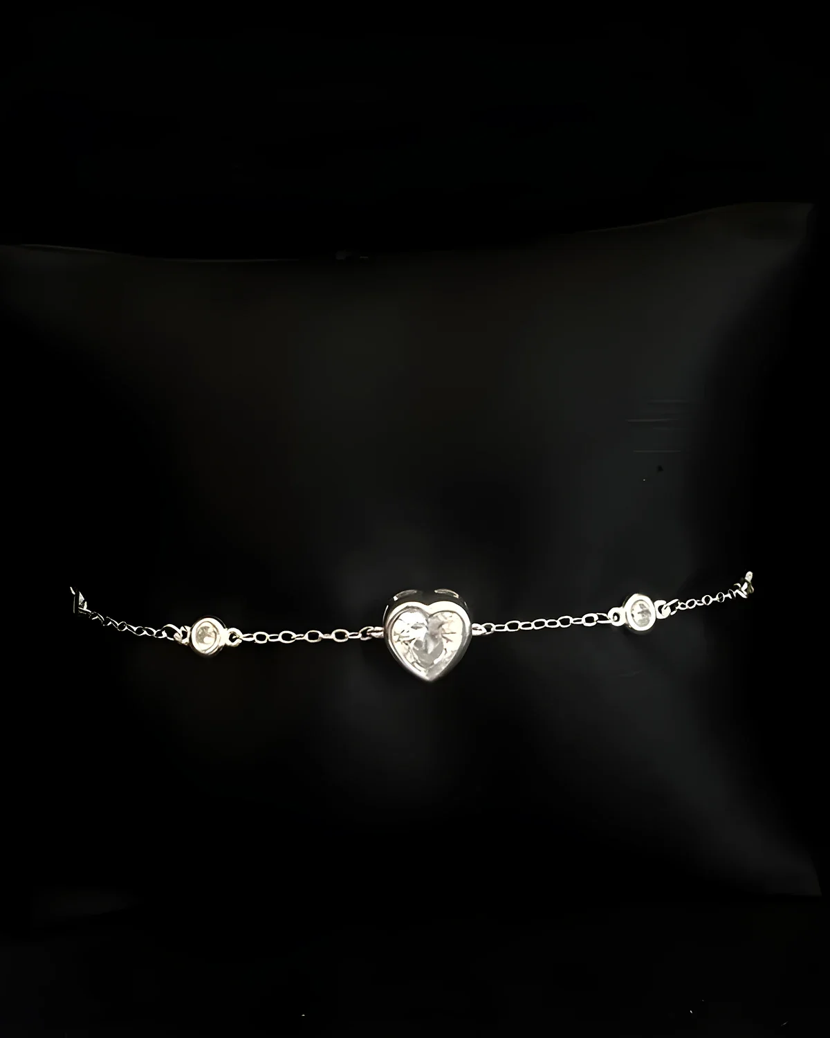 Pulseira coração com zircônia lateral