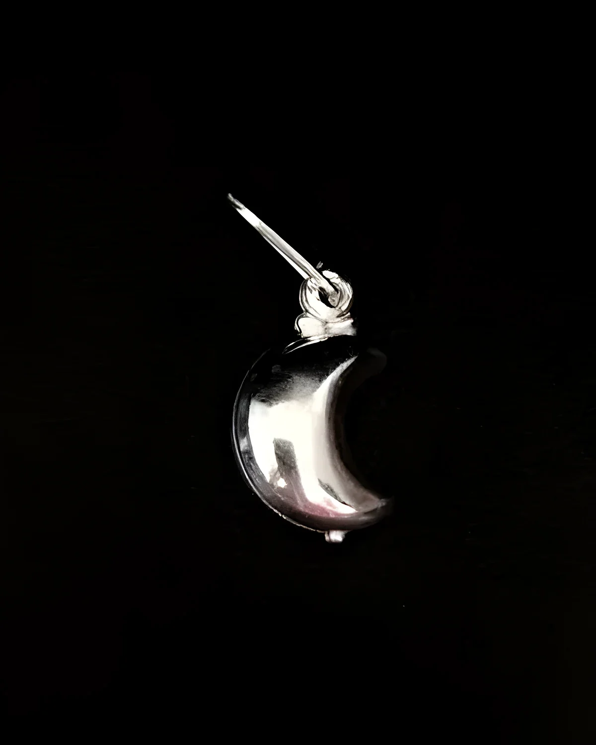 Pingente meia lua gorduxa