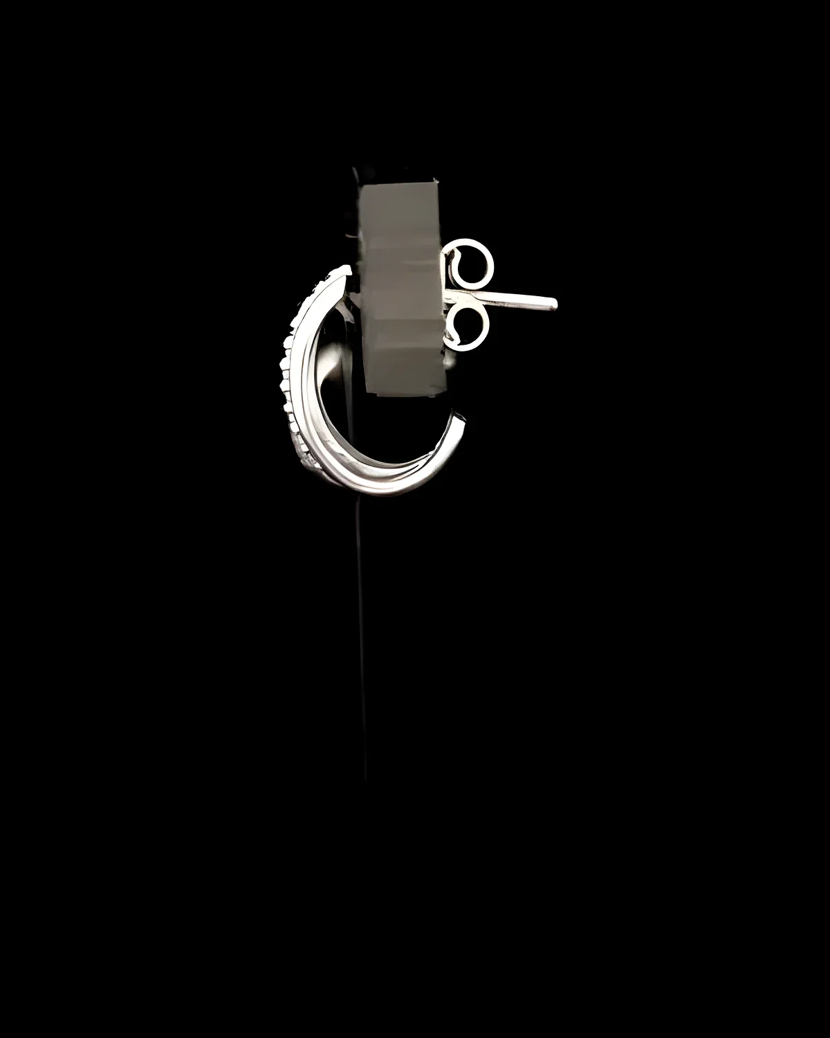 Brinco argola 3 fios com fileira cravejado