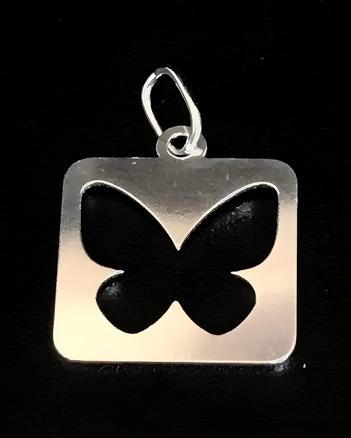 Pingente quadrado borboleta vazado