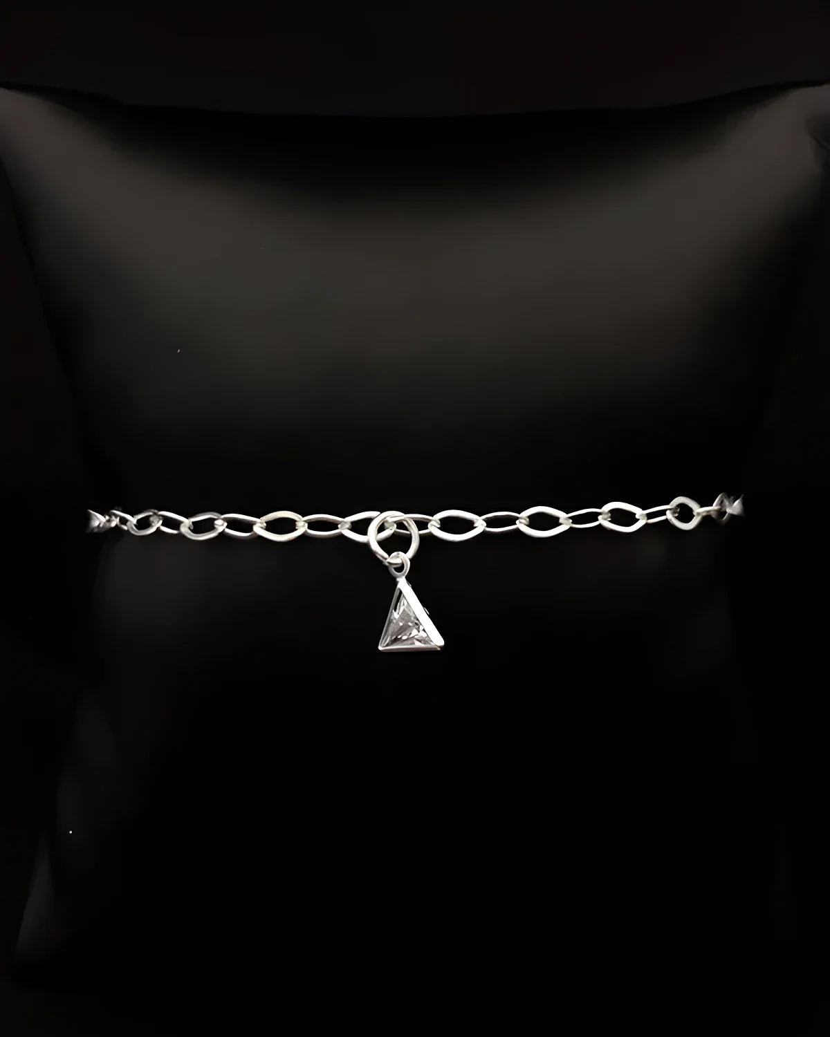 Pulseira elos com triangulo zircônia pendente