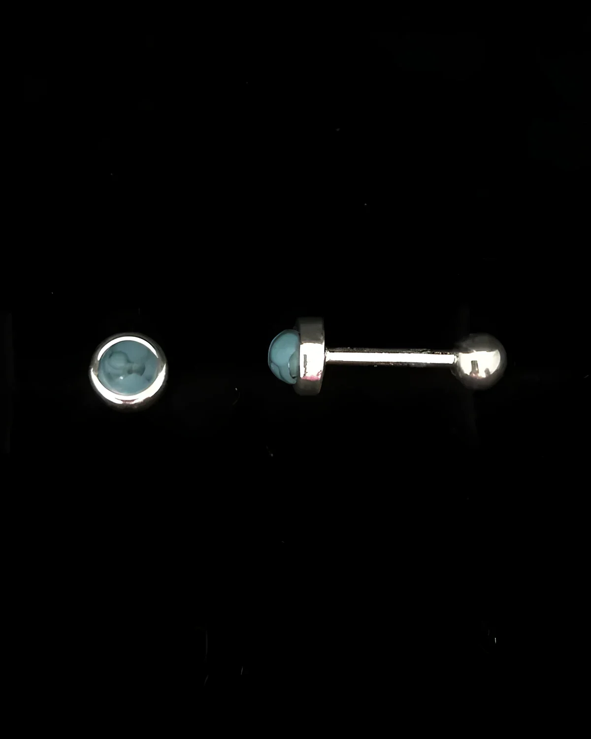 Piercing pontinho turquesa