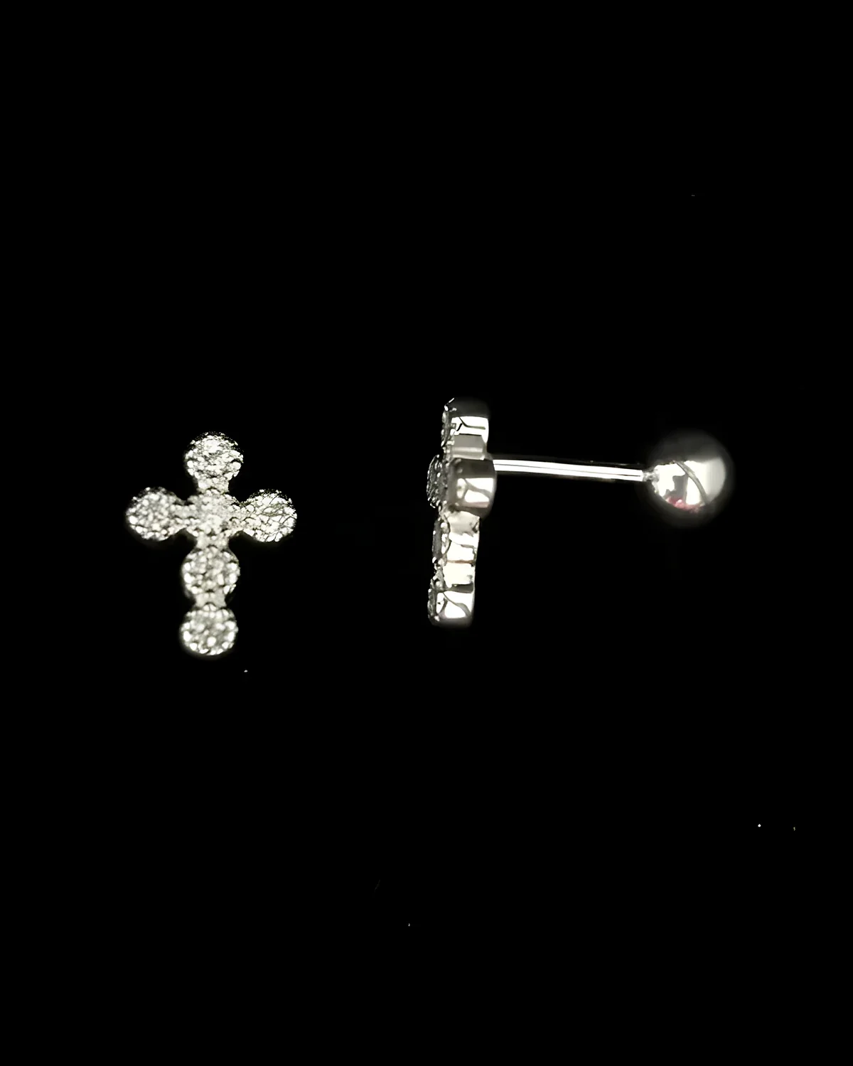 Piercing cruz cravejada