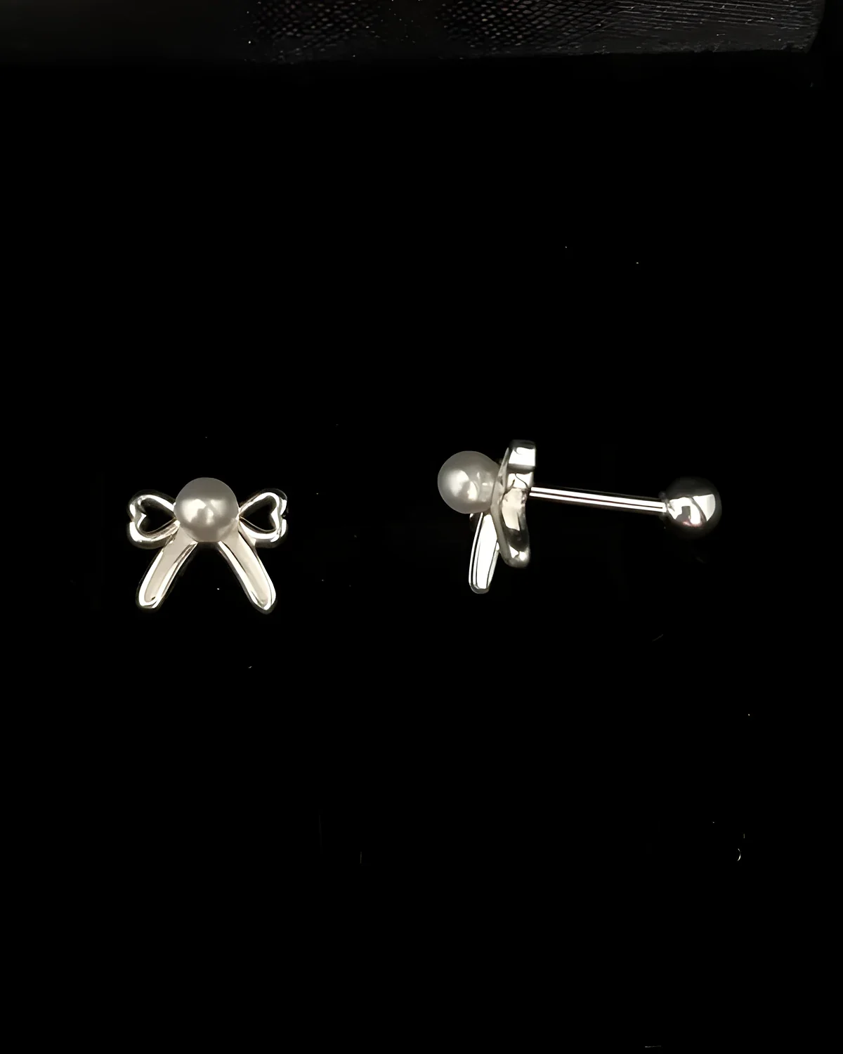 Piercing lacinho com pérola