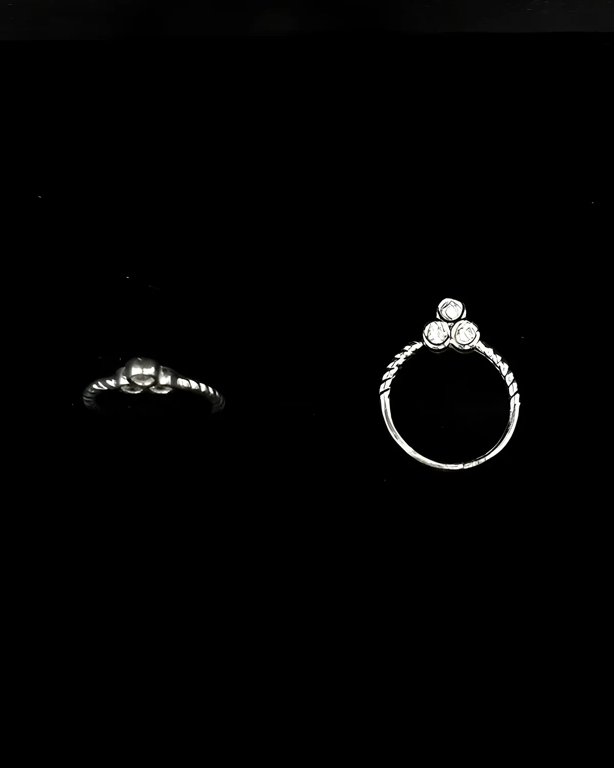 Piercing argolinha com 3 zircônia