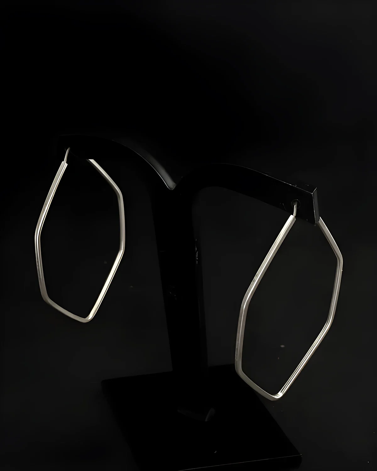 Brinco argola geometrica