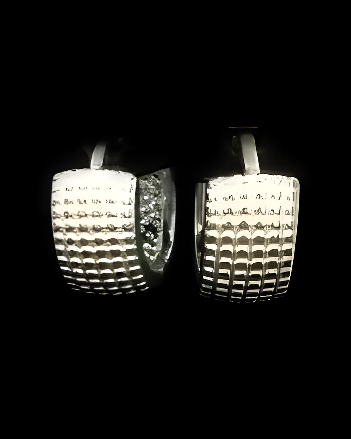 Brinco click jumbo bolinhas