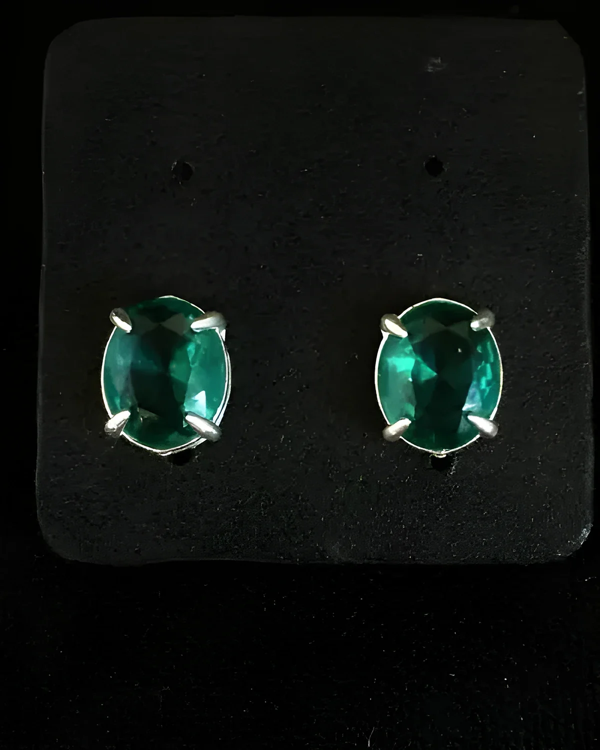 Brinco oval zircônia galeria