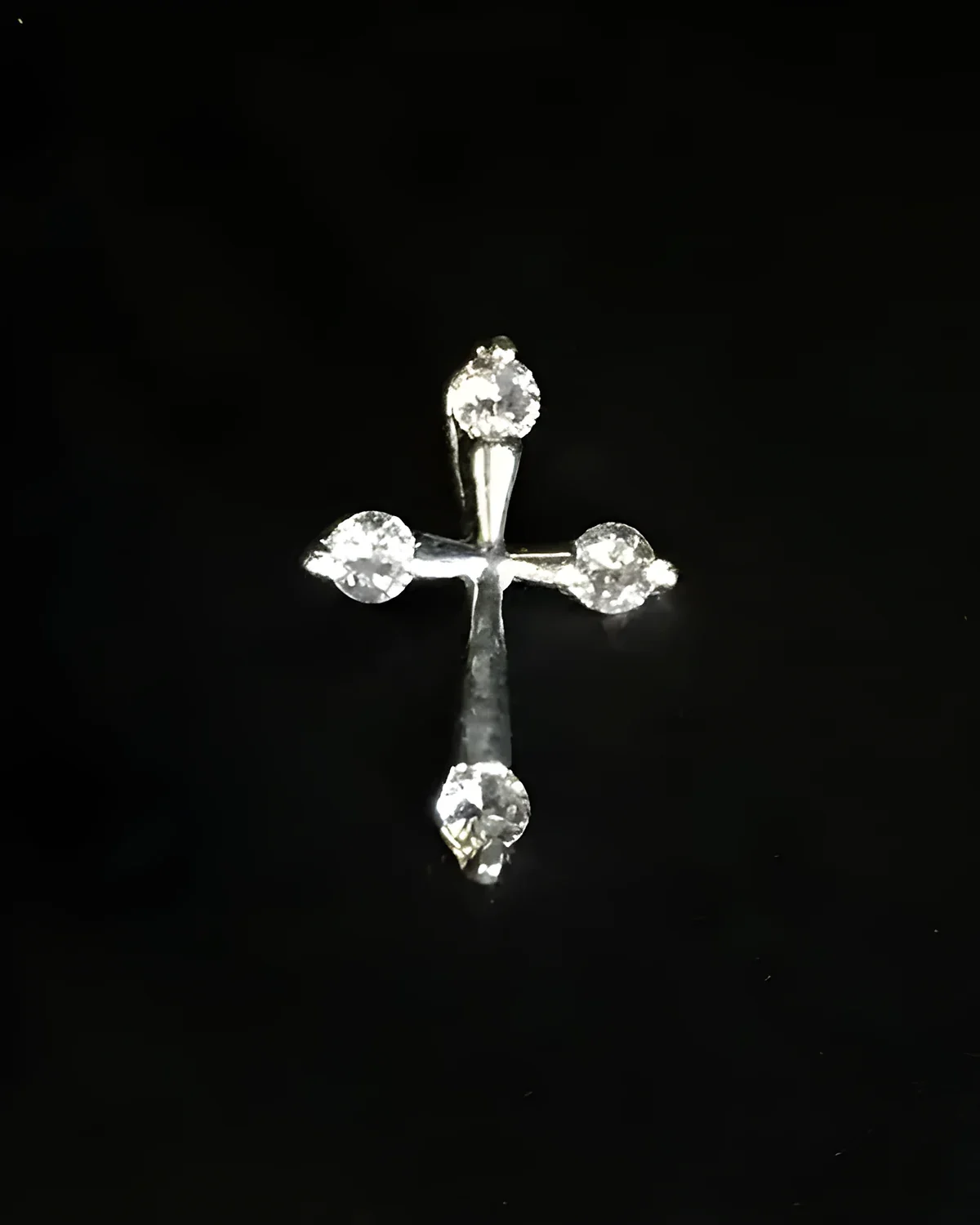 Pingente cruz com ponto luz zircônia