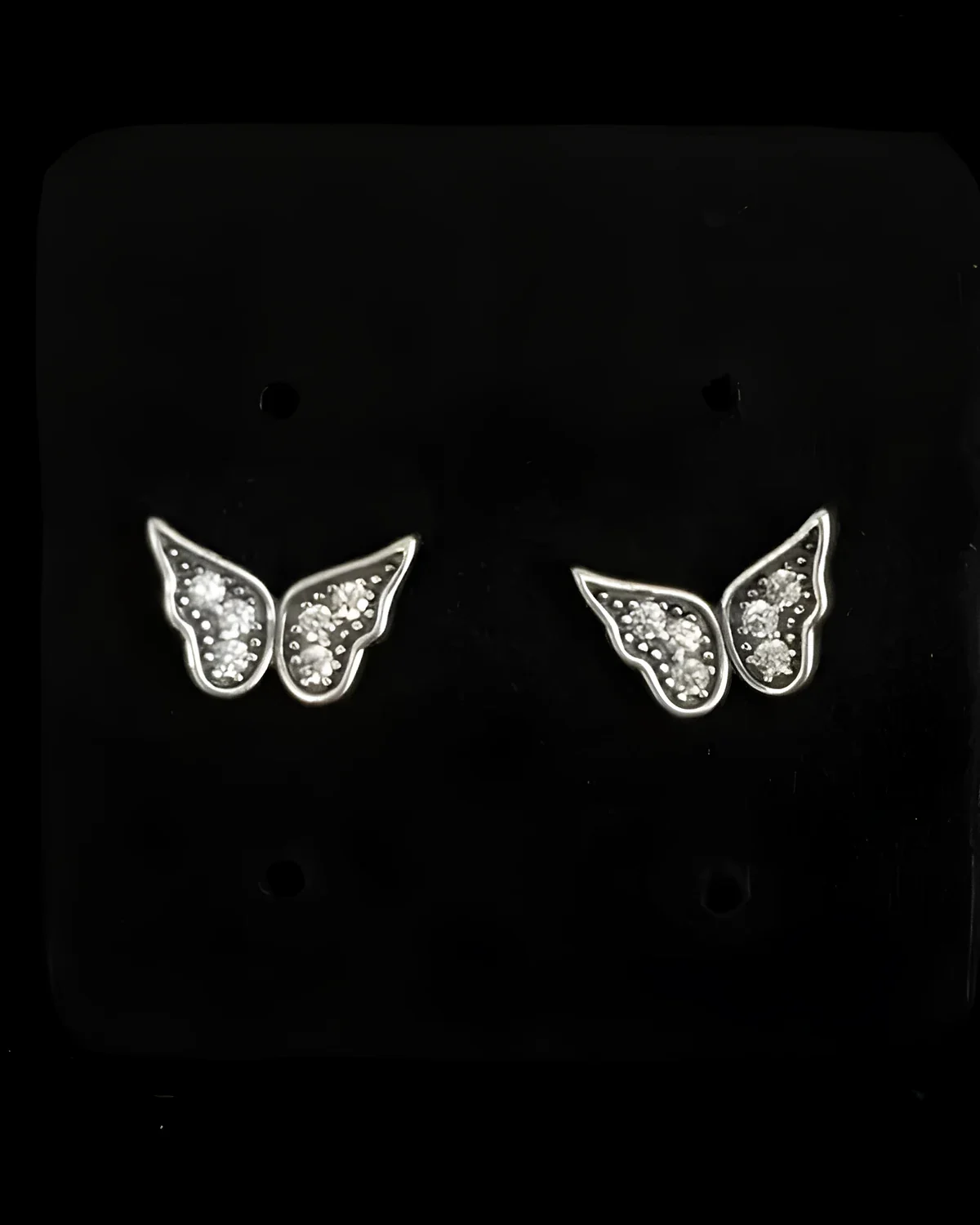 Brinco borboleta cravejado envelhecido
