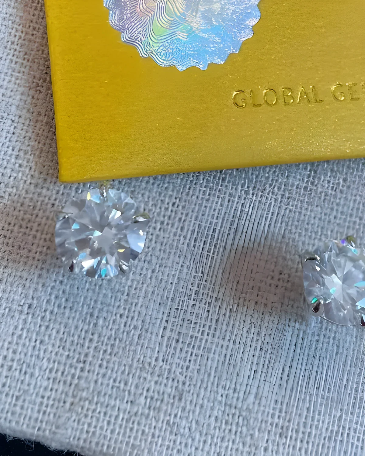 Brinco 9 mm Moissanite